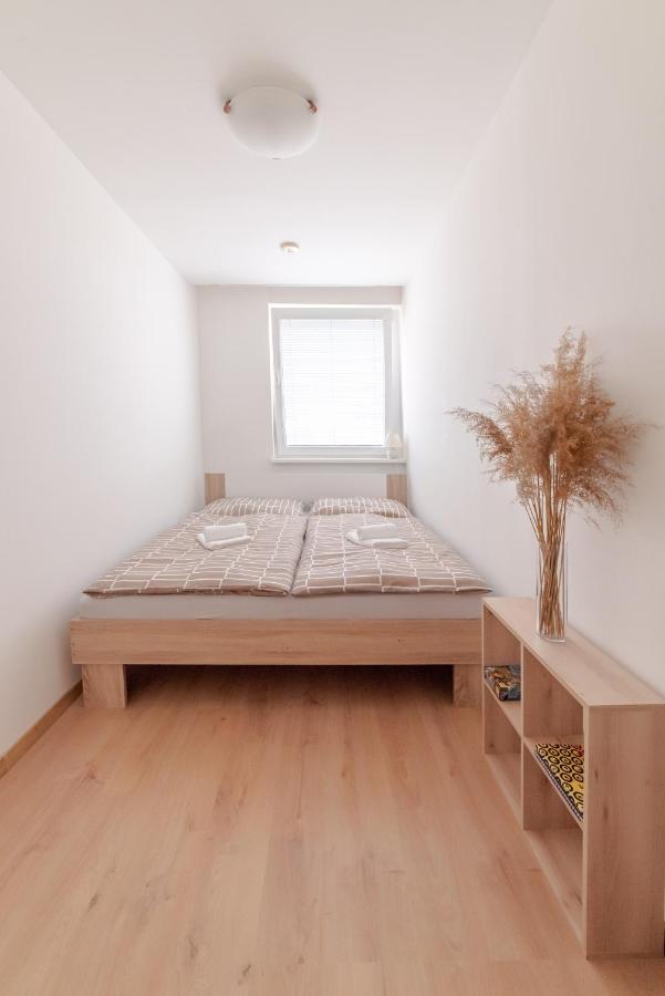 Strawberry Apartment Bratislava Exterior photo